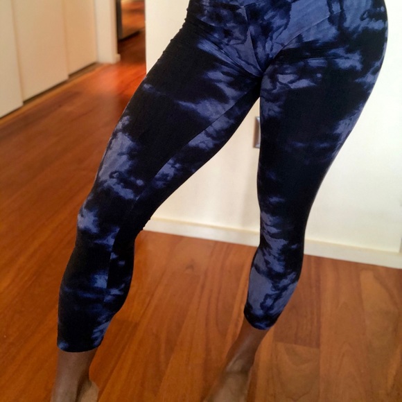 Blue Tie Die Leggings - Picture 4 of 4